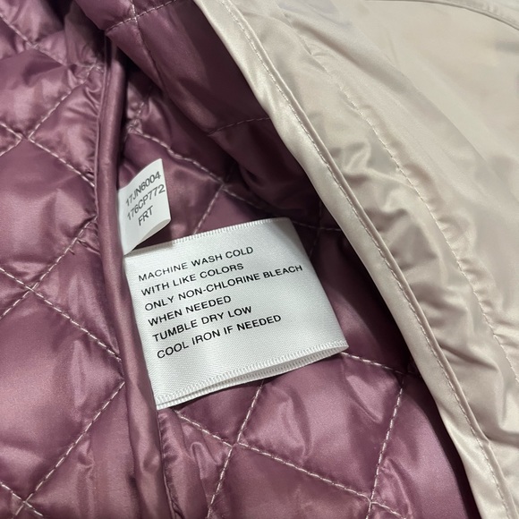 Kenneth Cole New York Women’s Cream Ruched Zippered Jacket Size Medium - Picture 11 of 13